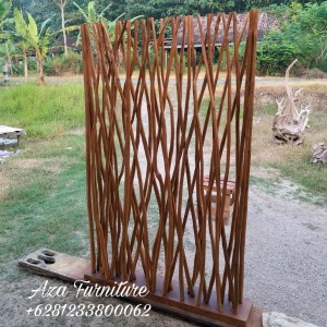 Gambar Sekat Ruangan Model Vertikal Minimalis Natural