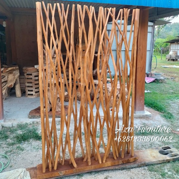 Gambar Sekat Ruangan Model Vertikal Minimalis Natural Unik